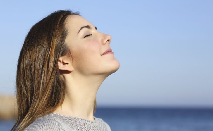 woman practicing faith under fire and living a positive life.