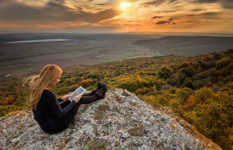 woman reading Scripture to learn how to accomplish her goals