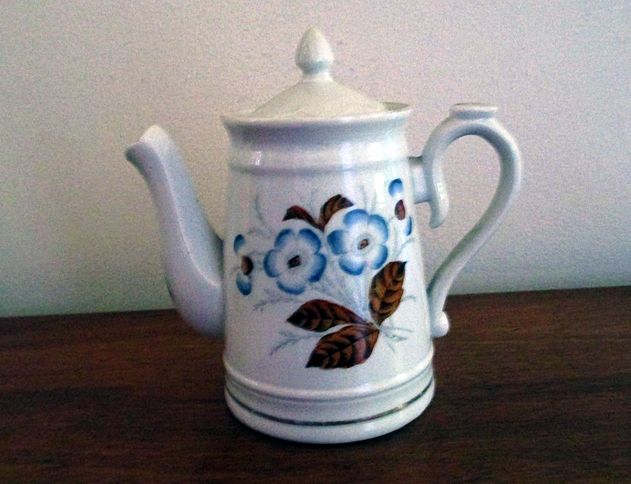 Reader Sandy Coffey inherited this tea pot from her great-great-grandmother, who brought it with her when she emigrated from Wales in the 19th century.