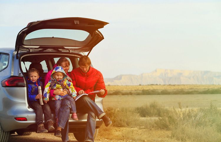 Family taking a summer roadtrip