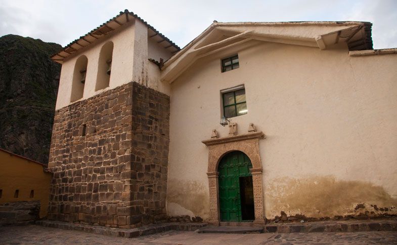 Iglesia de Santiago Apostol in Ollantaytambo