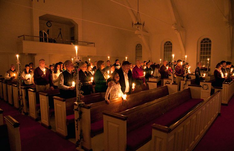 Guideposts: A candlelit Christmas Eve service