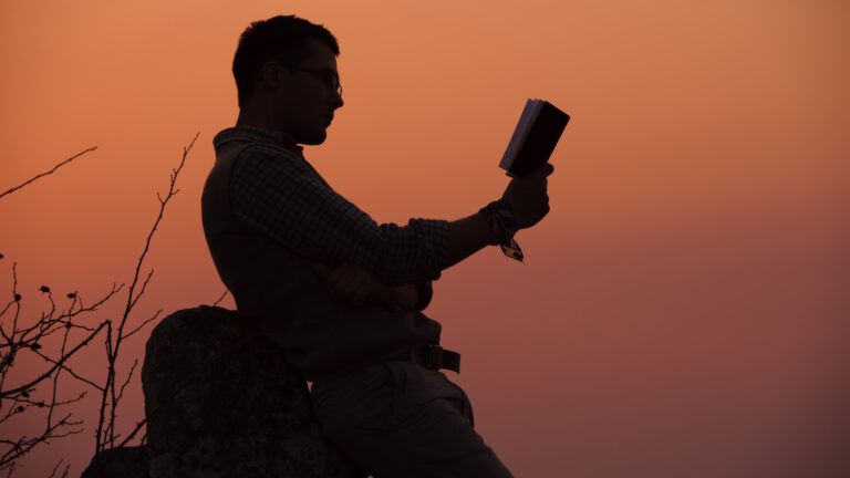 How to use a prayer book