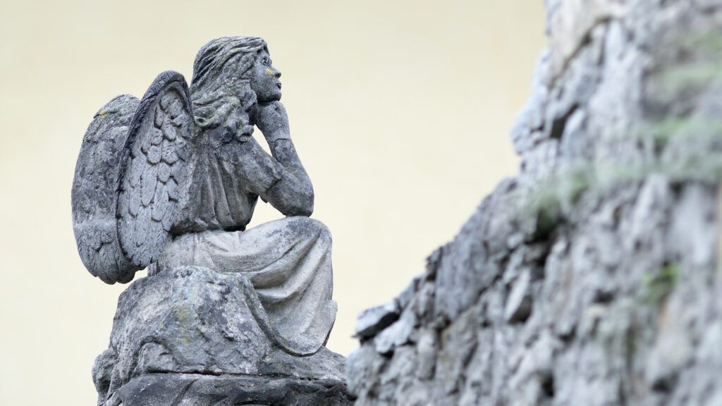 Angel praying