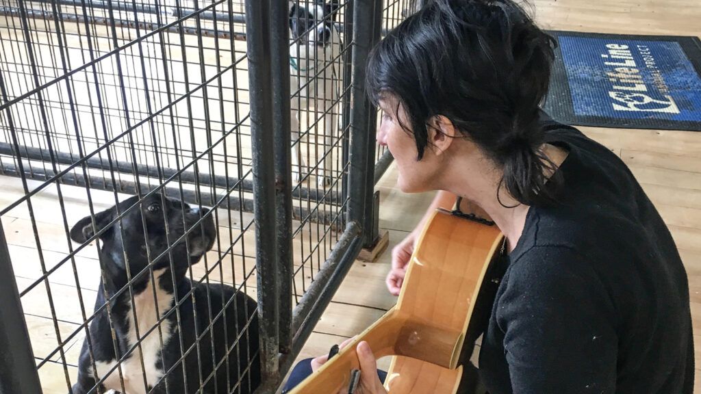 Kitty Snyder croons to a captive audience.