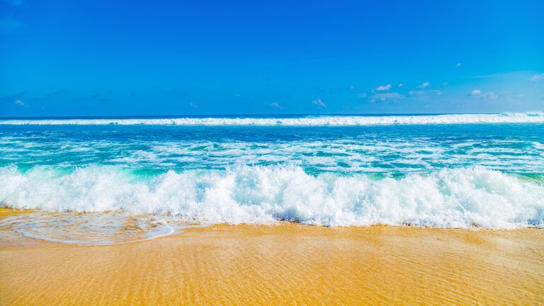 Waves roll in at the beach